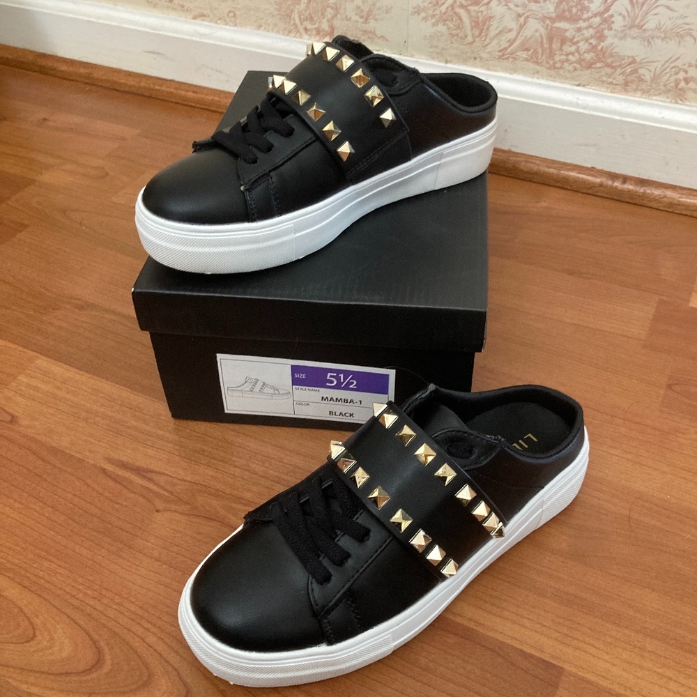 Slip on sneakers with studs size 5.5